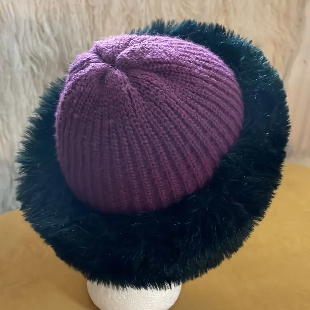 Y2K knit beanie with faux fur trim